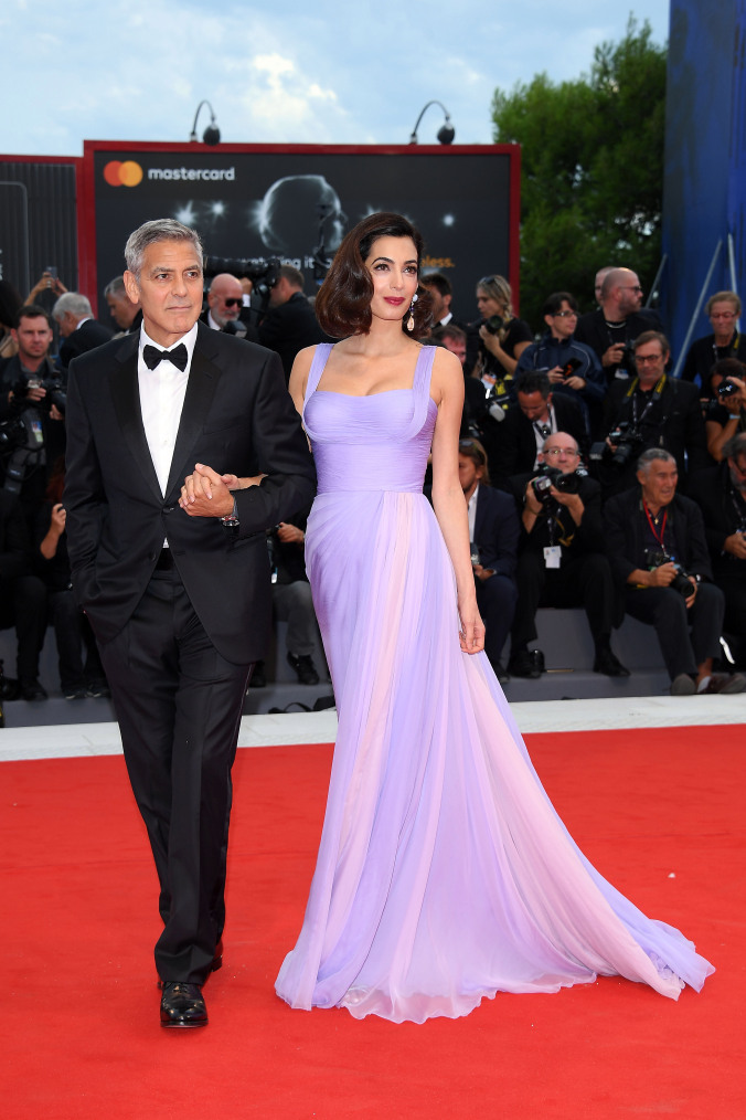 А́маль Клуни (англ. Amal Clooney) в  Atelier Versace