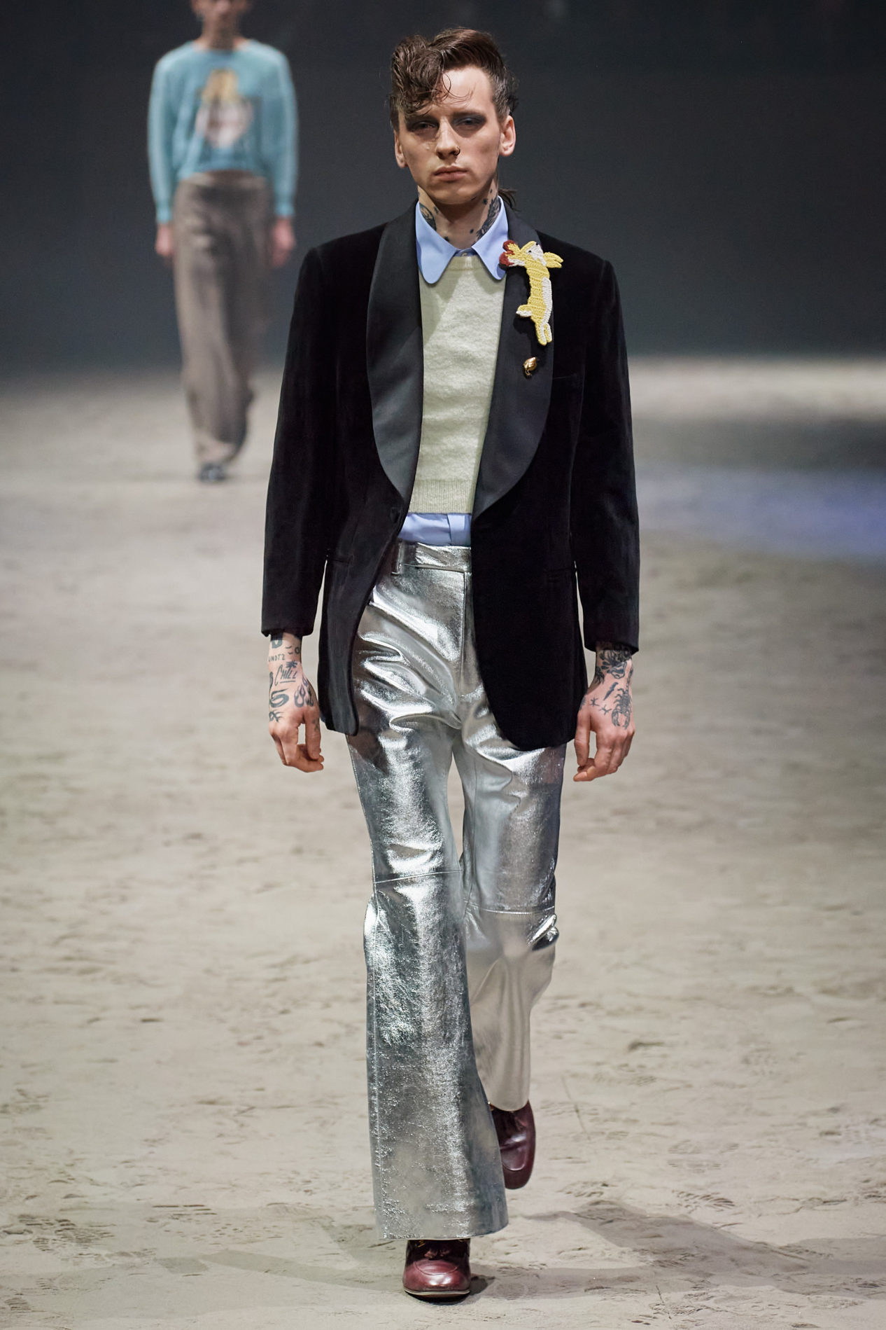 Серебряные брюки клёш из коллекции осень-зима 2020-2021 год от Gucci