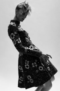 Платье с расклешённой статичной юбкой, платье выпускницы от Chanel ОСЕНЬ-ЗИМА 2020-2021, COUTURE, ПАРИЖ