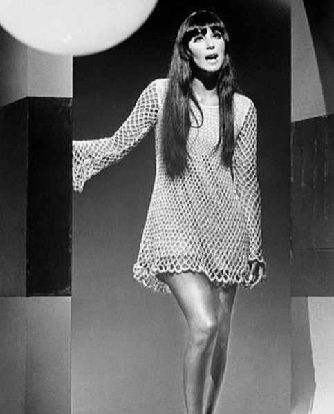 Шер (Cher) в платье в сетку