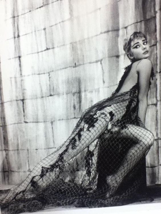 Одри Хепберн (Audrey Hepburn) в платье в сетку